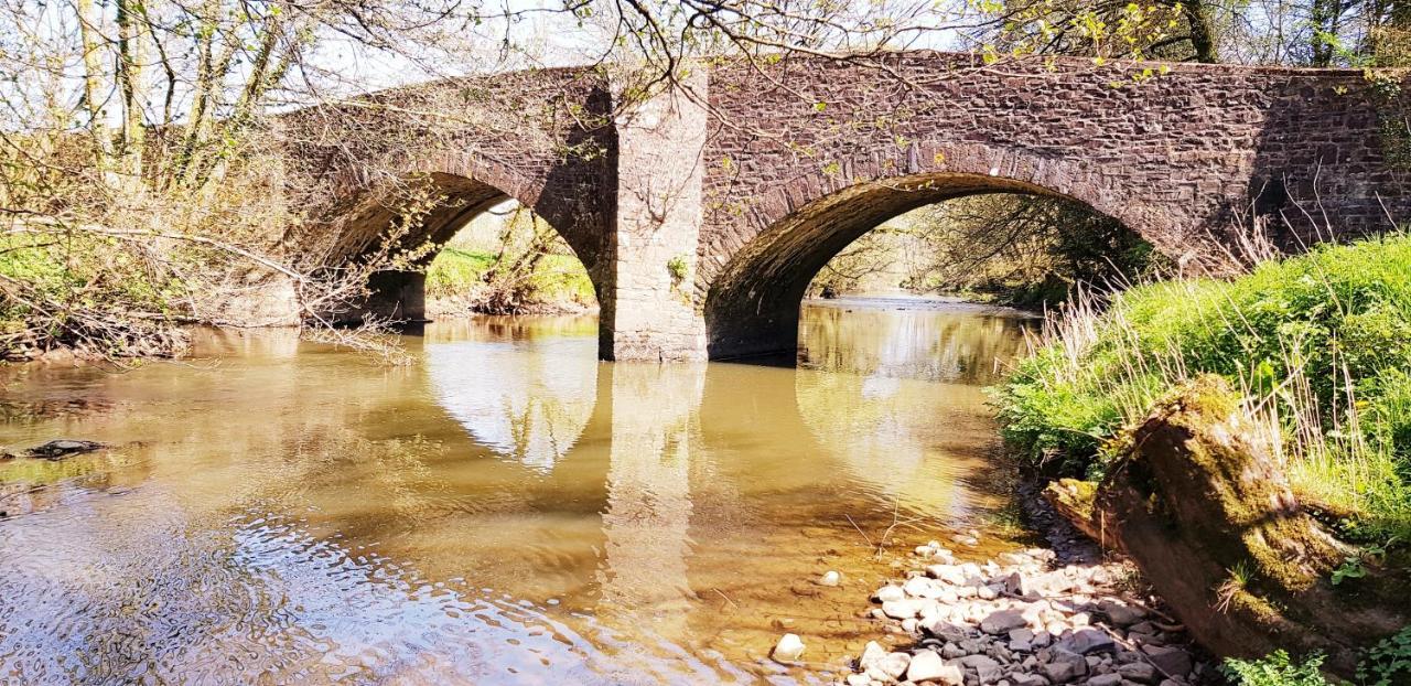 Kingsley Cottage - Beautiful Riverside Setting Beaworthy Bagian luar foto